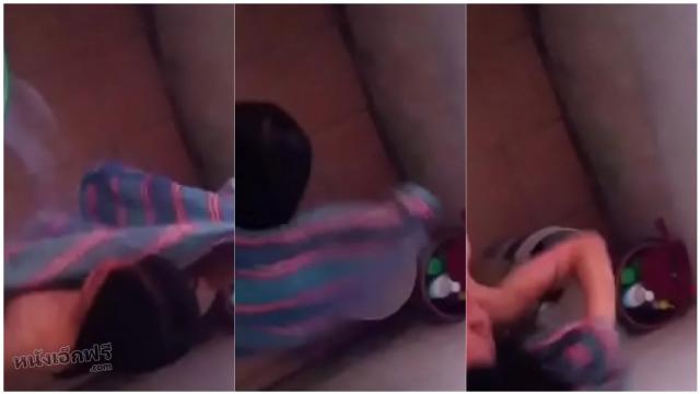 Xxxแอบถ่ายสาวข้างบ้านอาบน้ำ ผัวเธอไม่อยู่เลยได้โอกาส